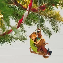 Hallmark Scooby-Doo™ Frightened Friends Ornament -Hallmark Toys Shop ScoobyDoo and Shaggy Keepsake Ornament 2099QXI6089 02
