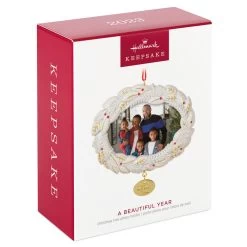 Hallmark A Beautiful Year 2023 Metal Photo Frame Ornament -Hallmark Toys Shop White Wreath Picture Frame Keepsake Ornament 1999QGO2617 04